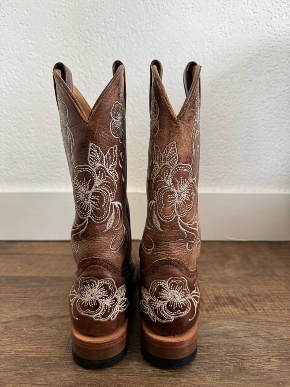 Shyanne Brown Western Embroidered Heeled Boots - Picture 4 of 12